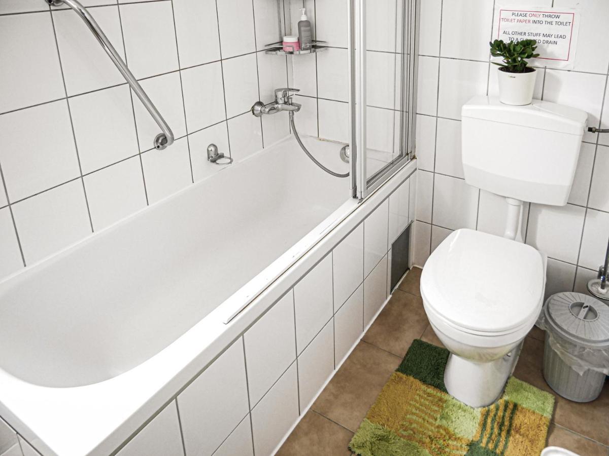 Gemuetliche Privatzimmer Mit Geteiltem Bad, Kueche Und Garten München Exteriör bild
