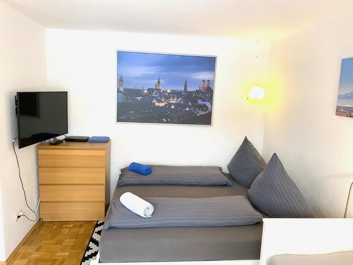 Gemuetliche Privatzimmer Mit Geteiltem Bad, Kueche Und Garten München Exteriör bild