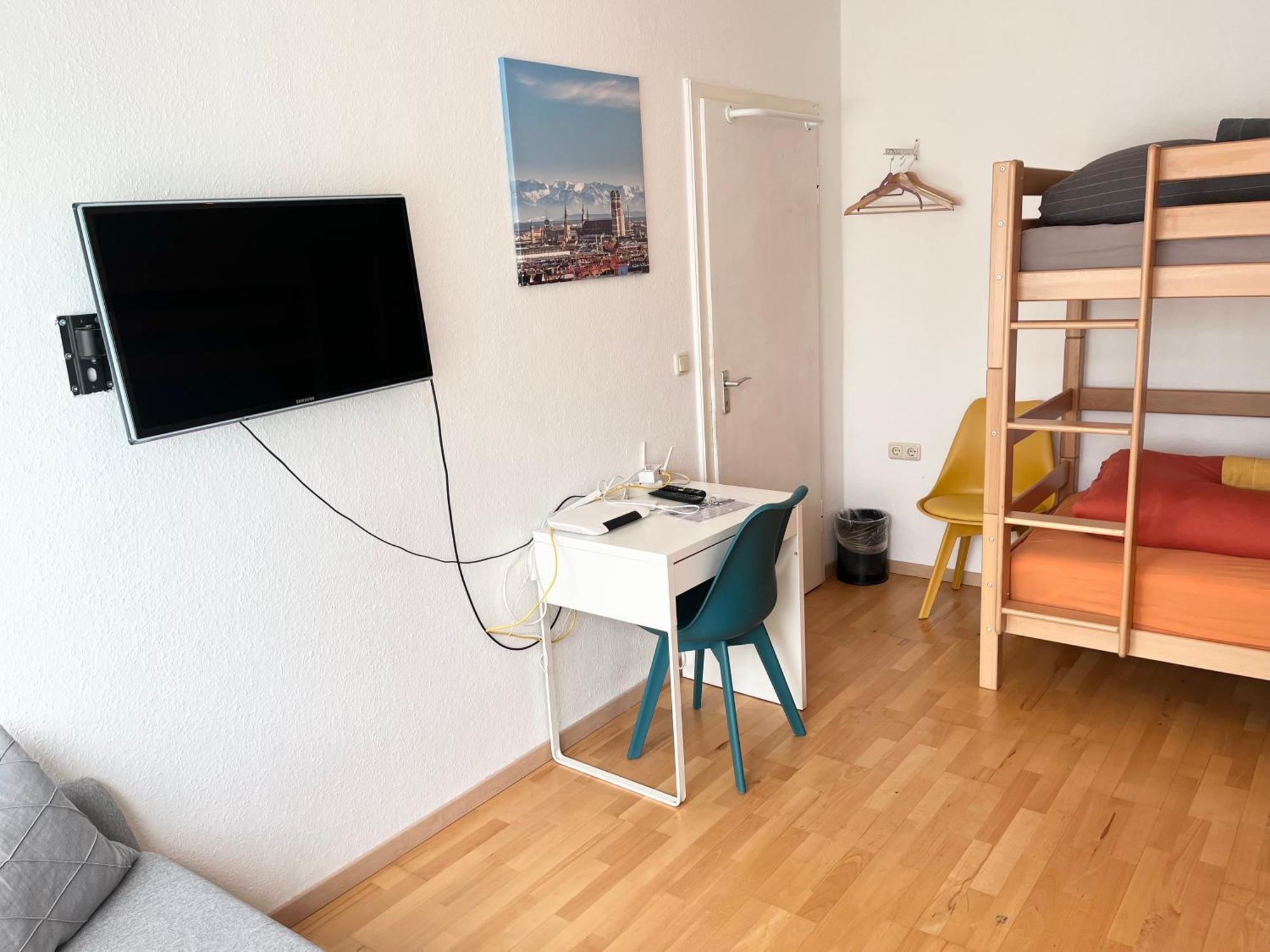 Gemuetliche Privatzimmer Mit Geteiltem Bad, Kueche Und Garten München Exteriör bild