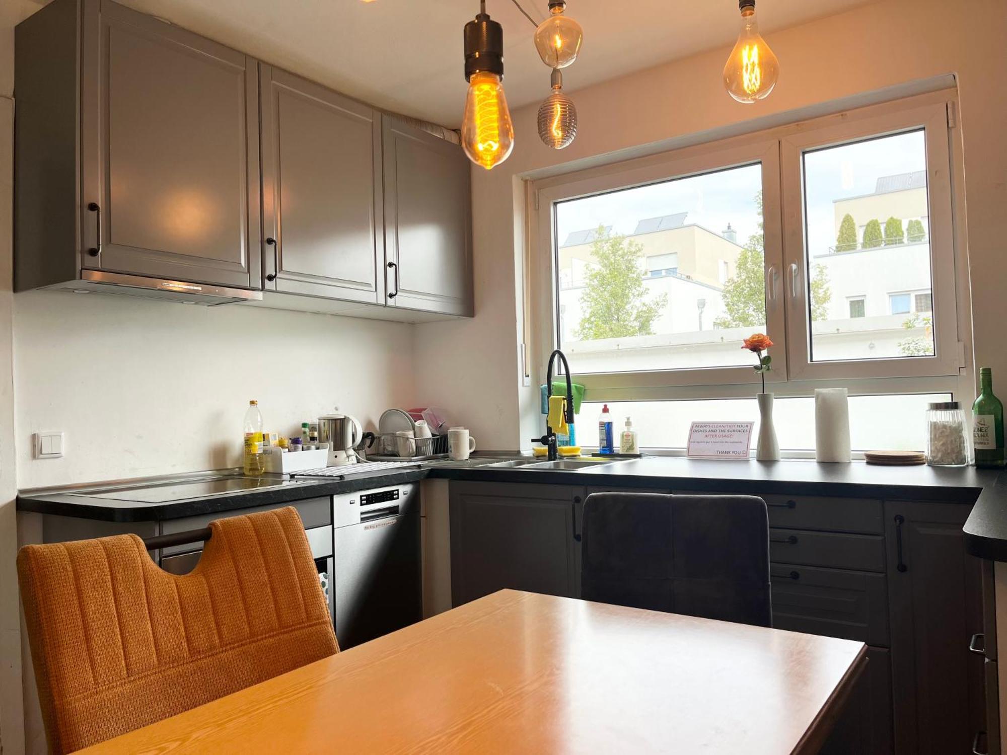 Gemuetliche Privatzimmer Mit Geteiltem Bad, Kueche Und Garten München Exteriör bild