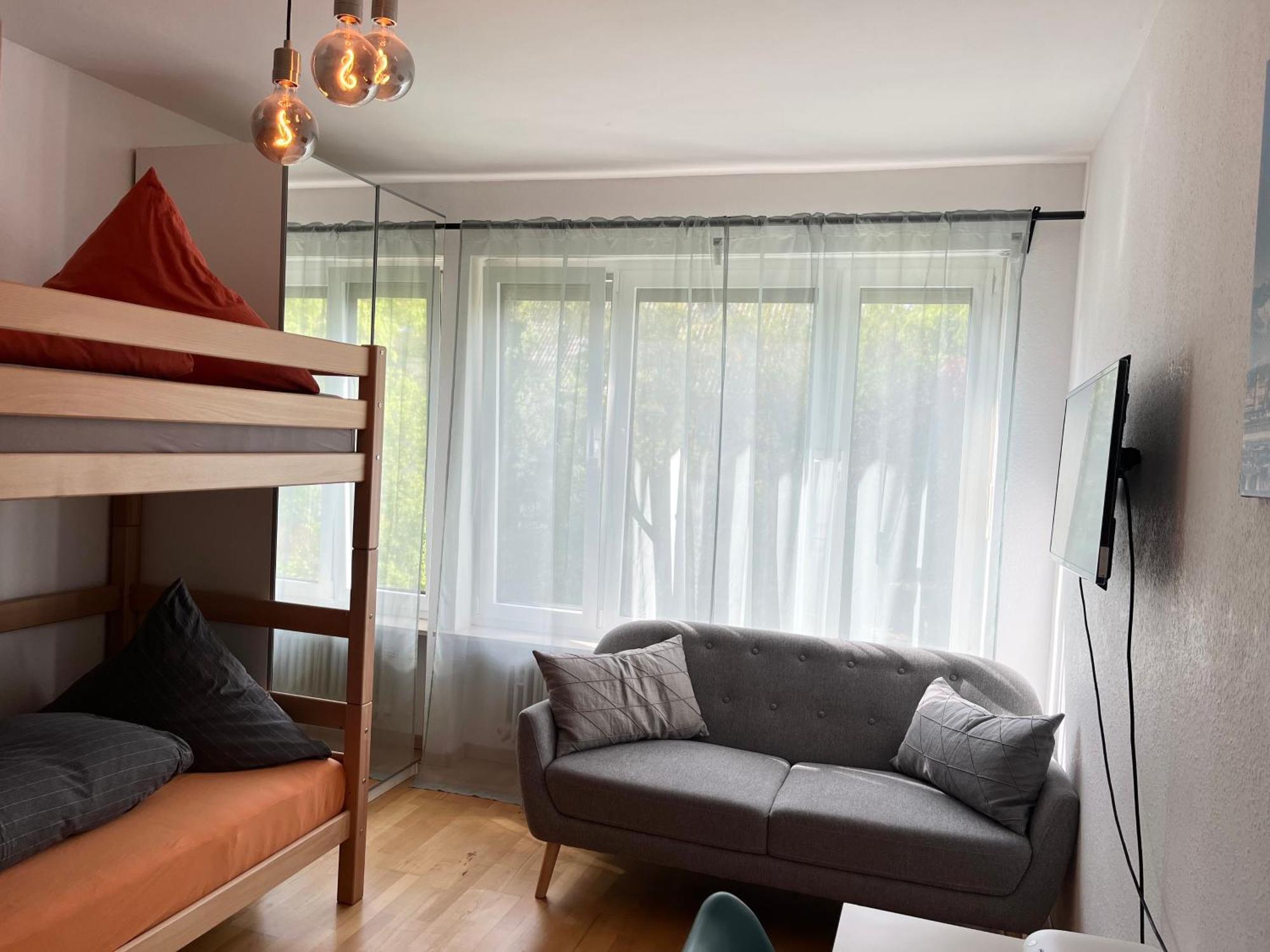 Gemuetliche Privatzimmer Mit Geteiltem Bad, Kueche Und Garten München Exteriör bild